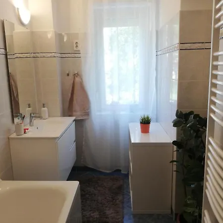 Lili Apartman *